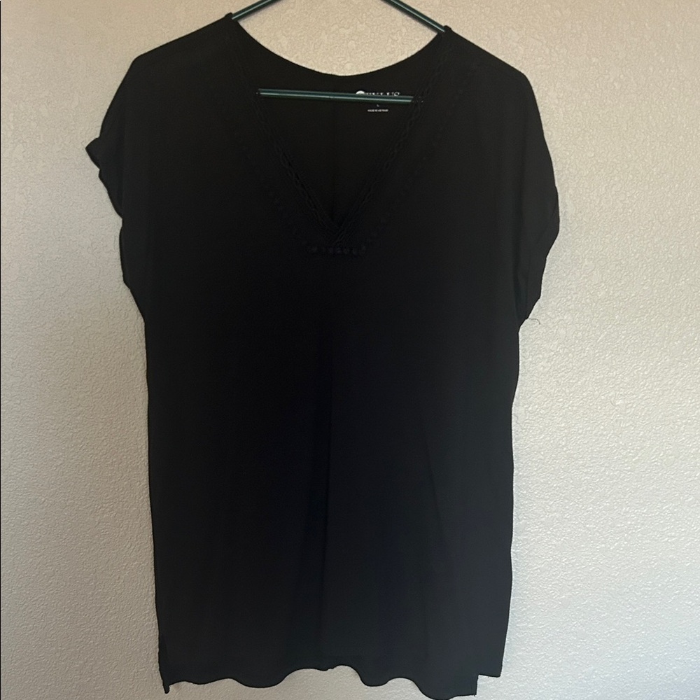 STYLUS Black V-Neck Blouse